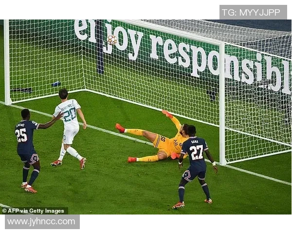 闪电足球球星卡收藏热潮全面来袭畅享竞技与收藏双重乐趣